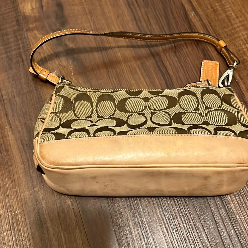 Classic coach purse